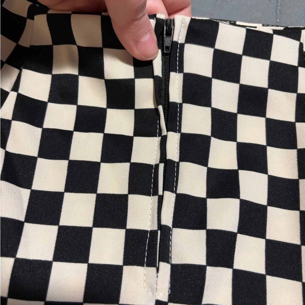 ORIGINALITY. Black and Cream Checkered Skirt Juniors Size Large - Picture 6 of 7